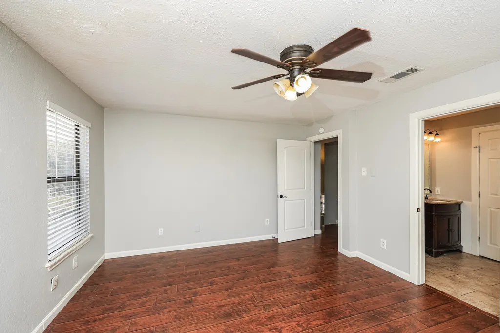 1107 Carrington Court Irving TX 75060