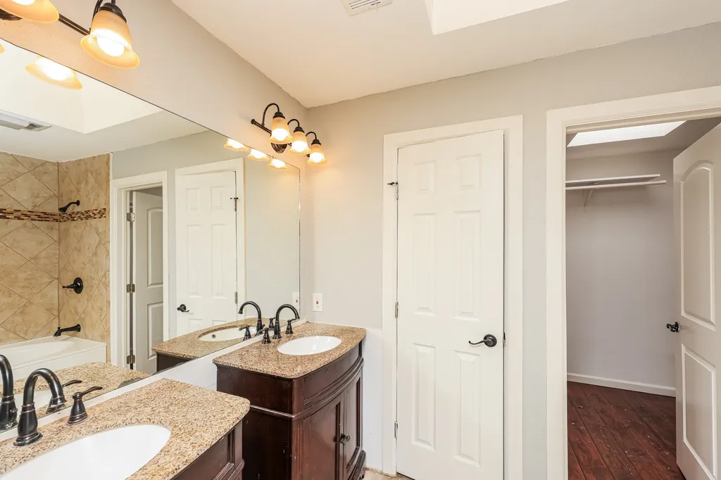1107 Carrington Court Irving TX 75060