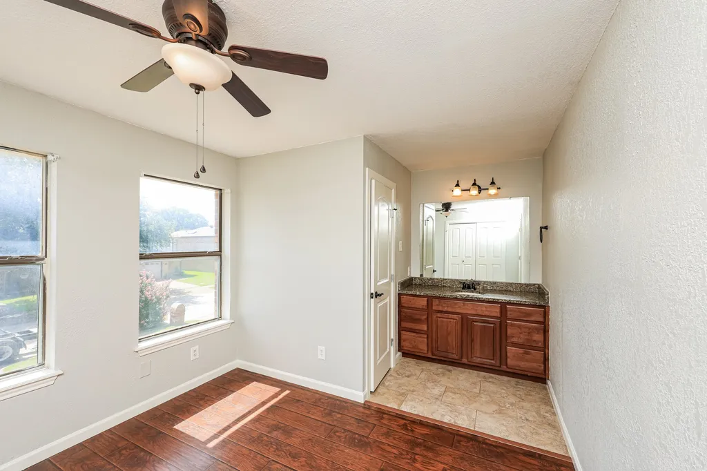 1107 Carrington Court Irving TX 75060