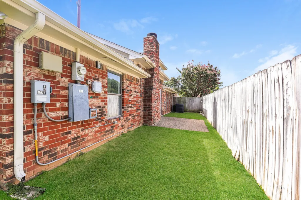 1107 Carrington Court Irving TX 75060