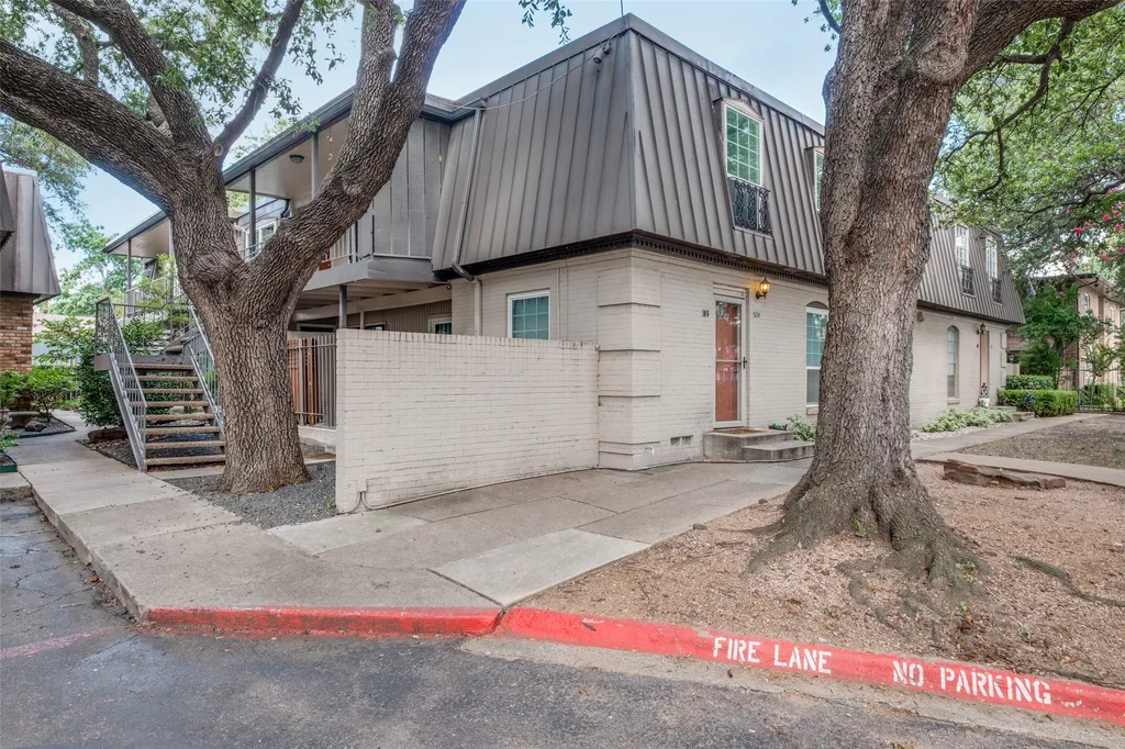 5214 Fleetwood Oaks Avenue Dallas TX 75235