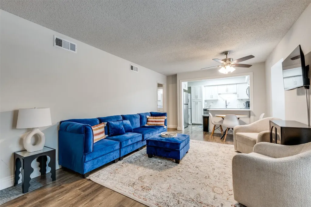 5214 Fleetwood Oaks Avenue Dallas TX 75235
