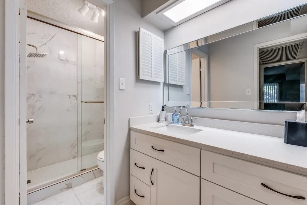 5214 Fleetwood Oaks Avenue Dallas TX 75235