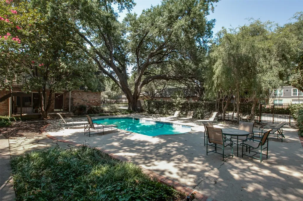 5214 Fleetwood Oaks Avenue Dallas TX 75235