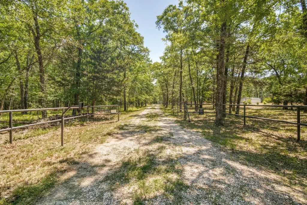 1525 Rs County Road 1490 Point TX 75472