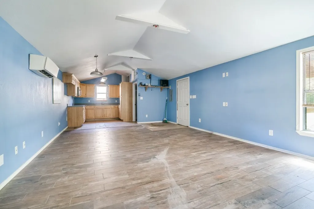 1525 Rs County Road 1490 Point TX 75472