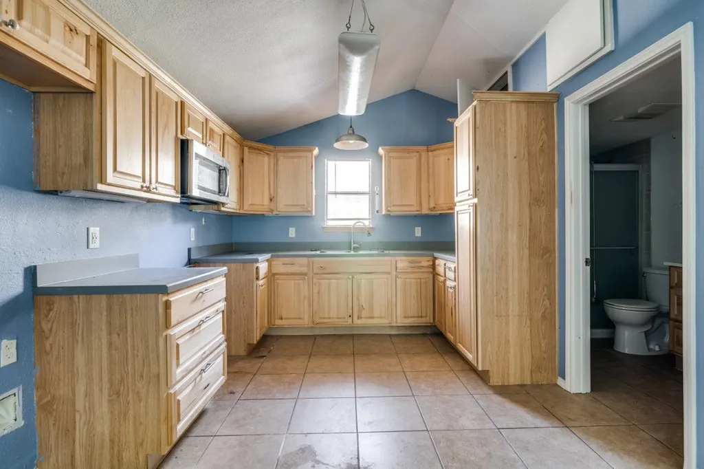 1525 Rs County Road 1490 Point TX 75472