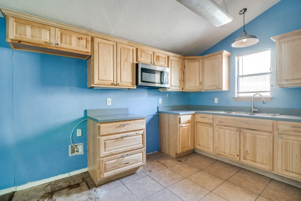 1525 Rs County Road 1490 Point TX 75472