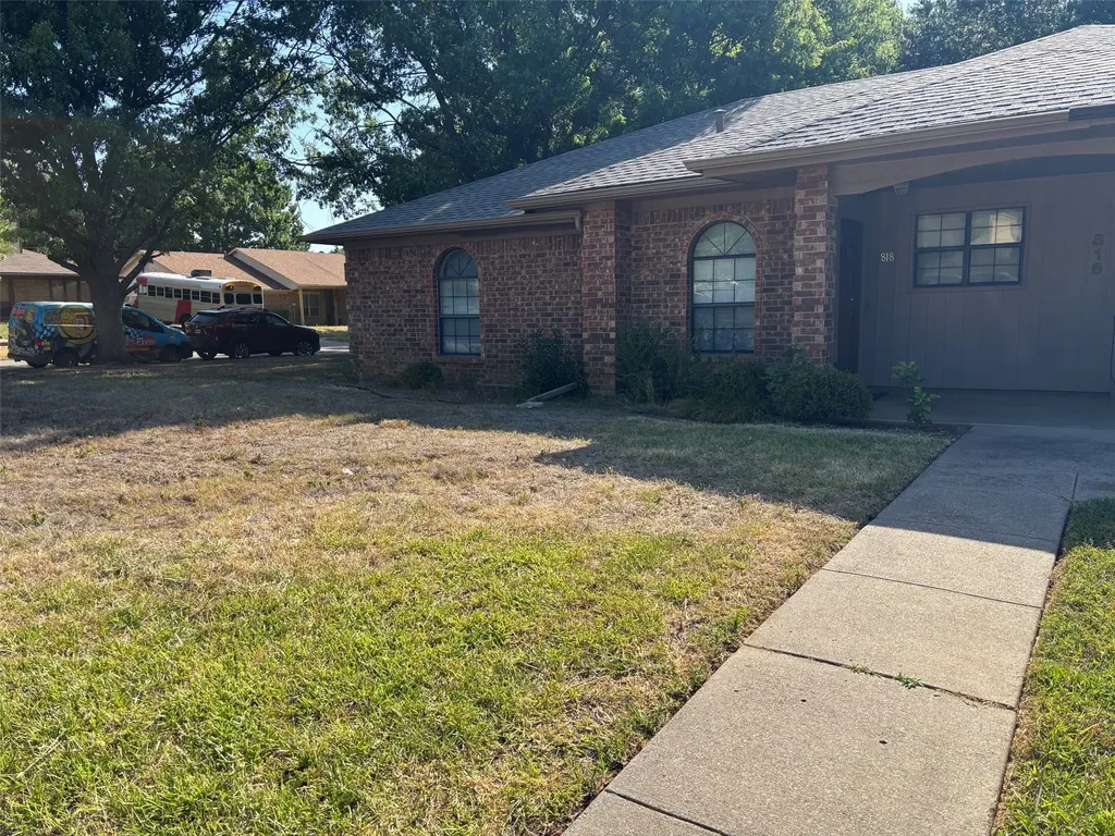 818 Midcreek Drive Euless TX 76039