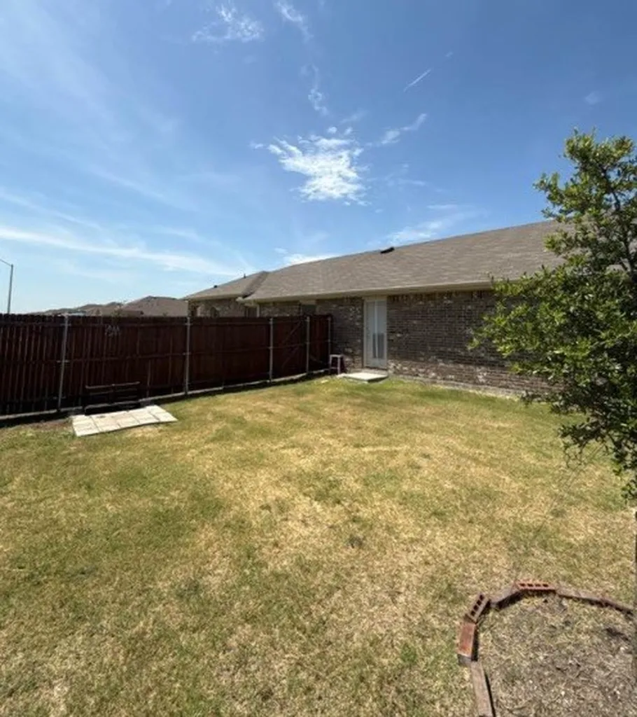 915 Presleigh Drive Dallas TX 75253