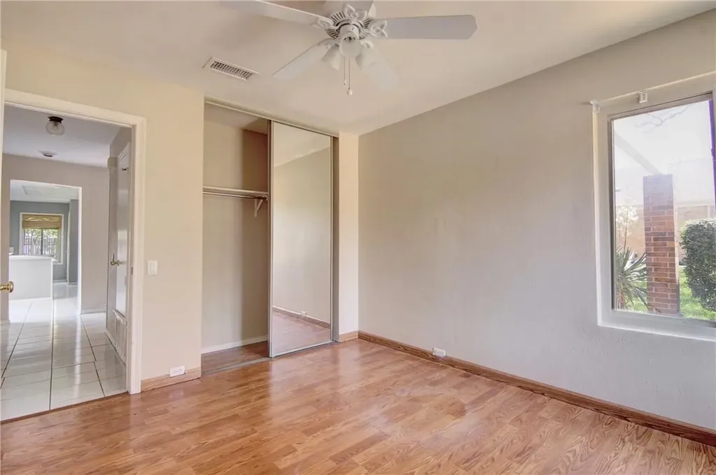 5801 Smoke Glass Trail Dallas TX 75252