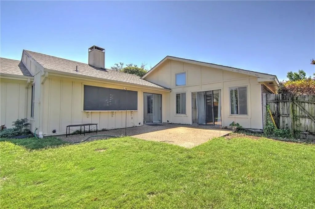 5801 Smoke Glass Trail Dallas TX 75252