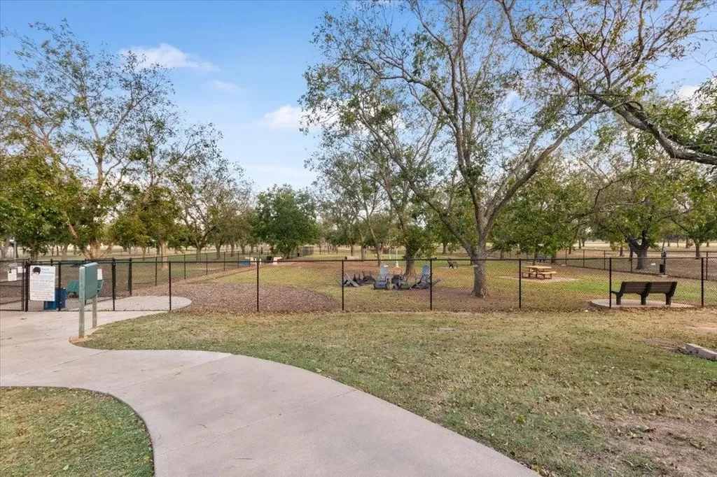 2325 E Landings S Granbury TX 76049