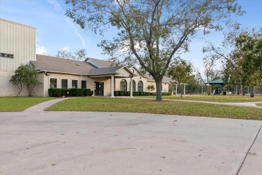 2325 E Landings S Granbury TX 76049