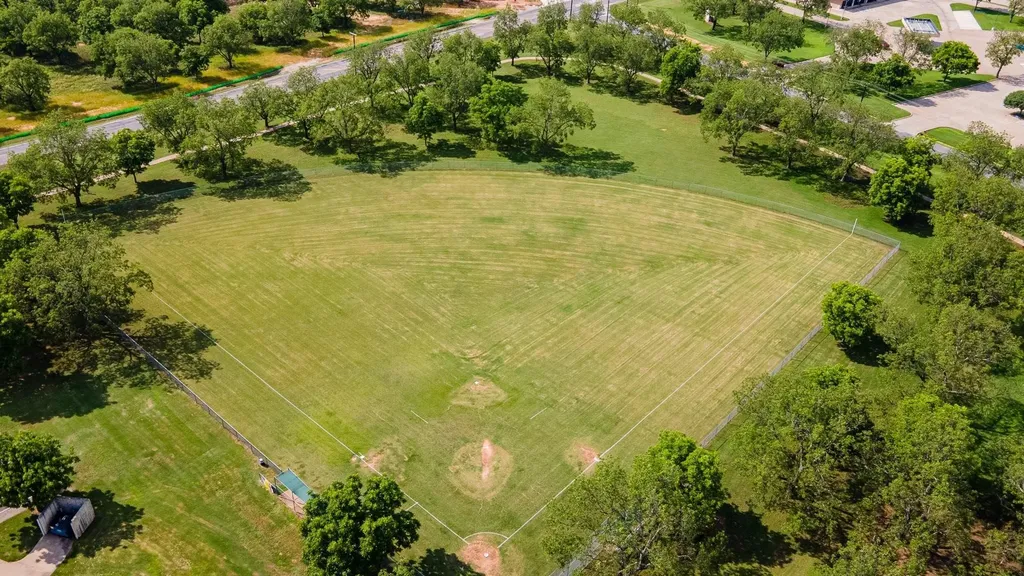 2325 E Landings S Granbury TX 76049