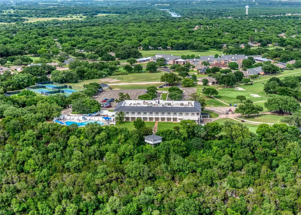 2325 E Landings S Granbury TX 76049