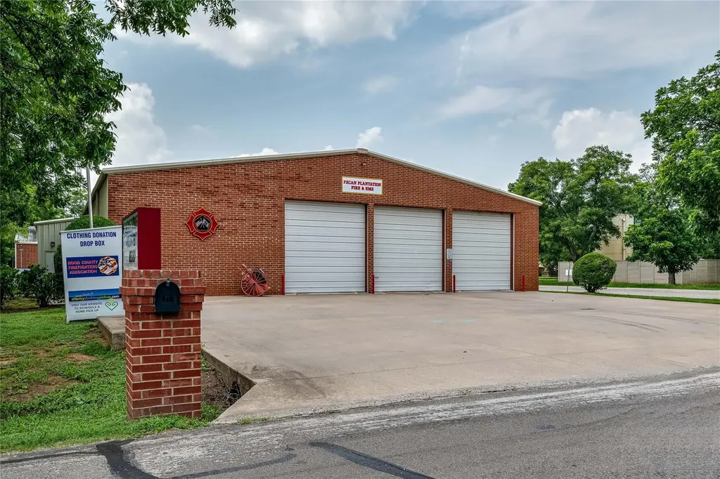 2325 E Landings S Granbury TX 76049