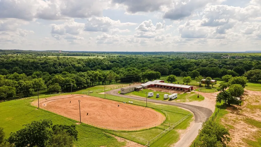 2325 E Landings S Granbury TX 76049