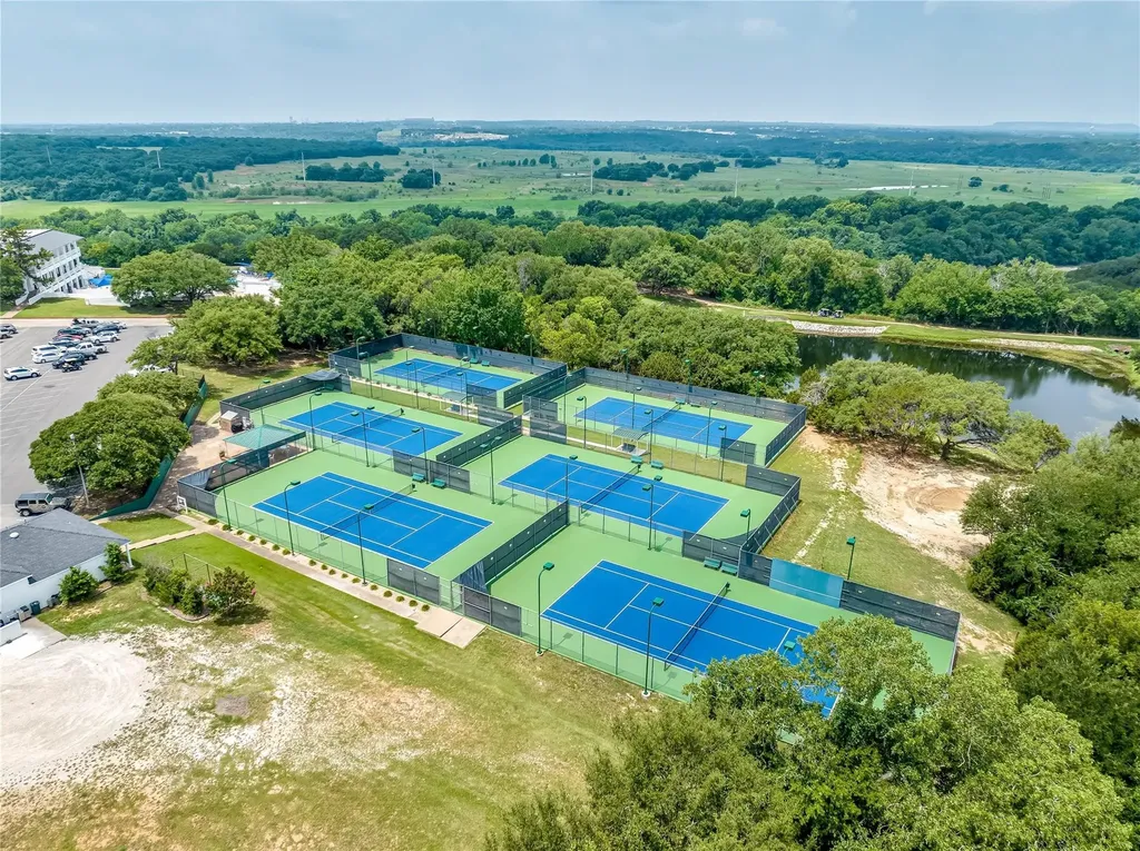 2325 E Landings S Granbury TX 76049