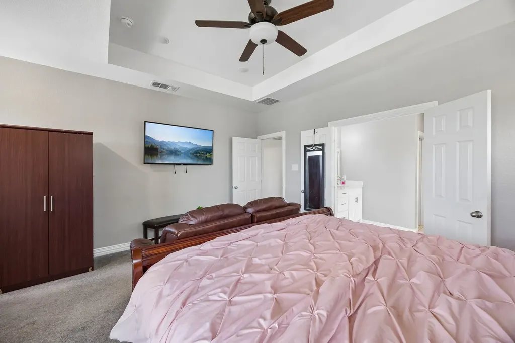 431 W Pioneer Drive Irving TX 75061
