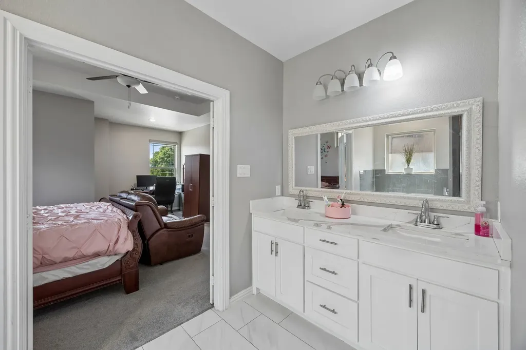 431 W Pioneer Drive Irving TX 75061