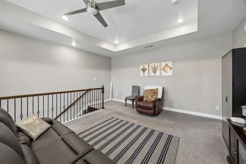 431 W Pioneer Drive Irving TX 75061