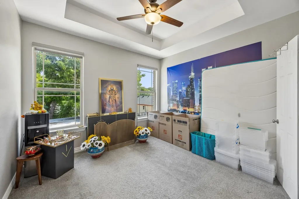431 W Pioneer Drive Irving TX 75061