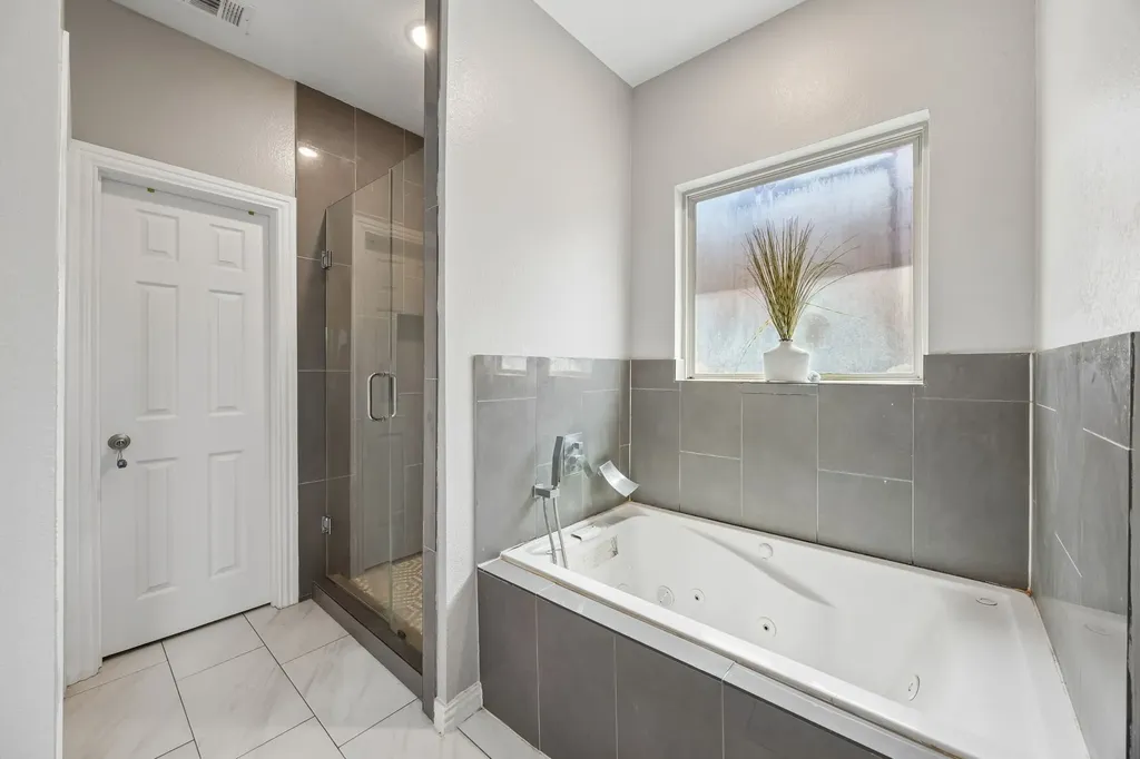 431 W Pioneer Drive Irving TX 75061