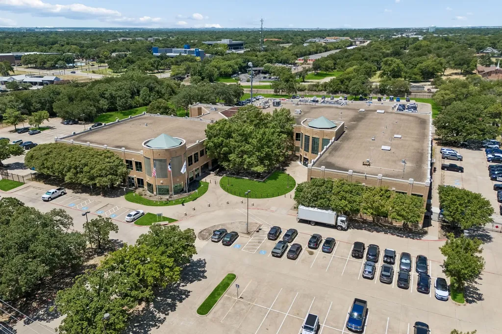 431 W Pioneer Drive Irving TX 75061