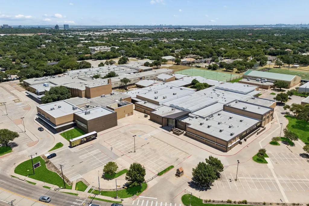 431 W Pioneer Drive Irving TX 75061