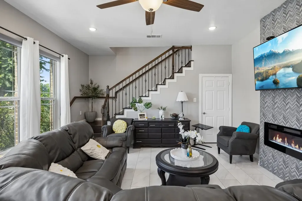 431 W Pioneer Drive Irving TX 75061
