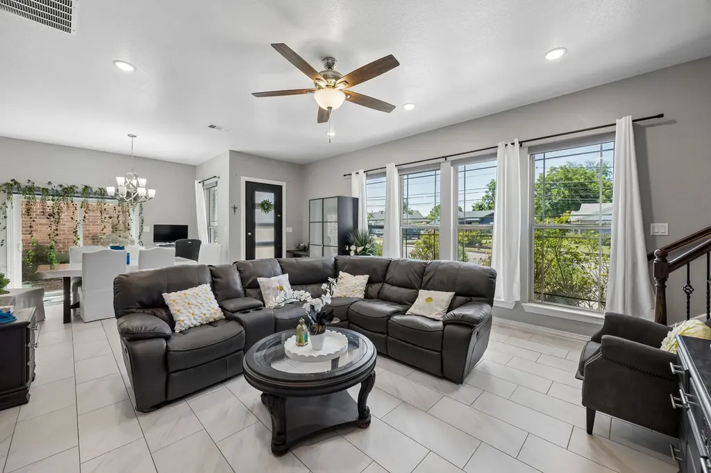 431 W Pioneer Drive Irving TX 75061