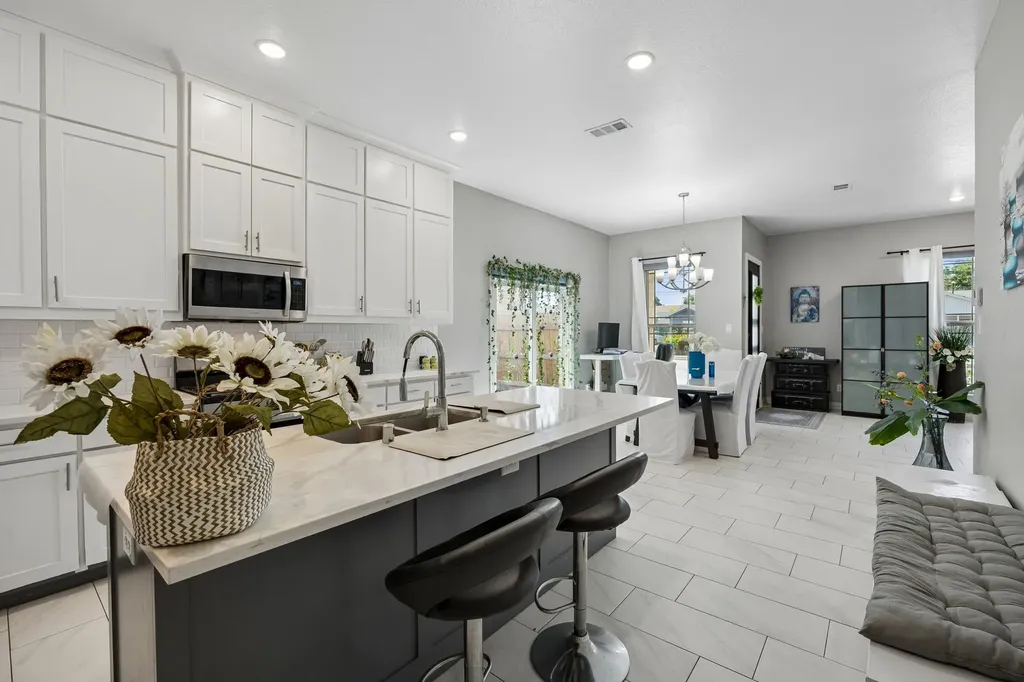 431 W Pioneer Drive Irving TX 75061