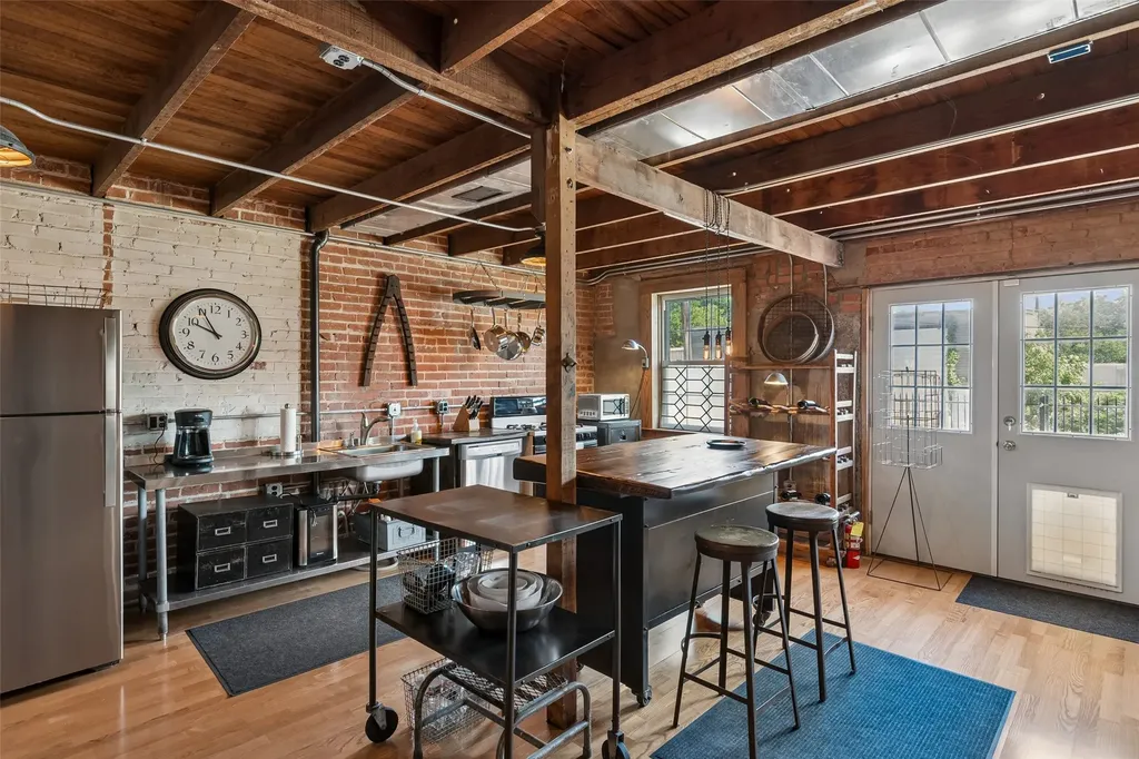 118 W Grand Street Whitewright TX 75491