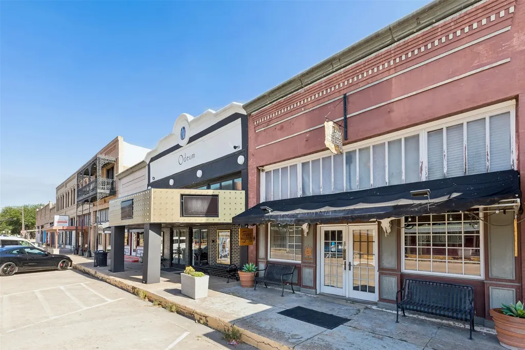 118 W Grand Street Whitewright TX 75491
