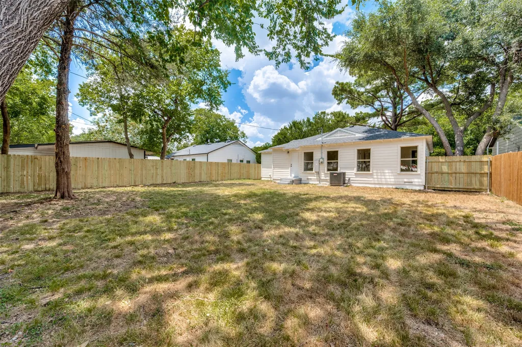 1614 W 3rd Street Irving TX 75060