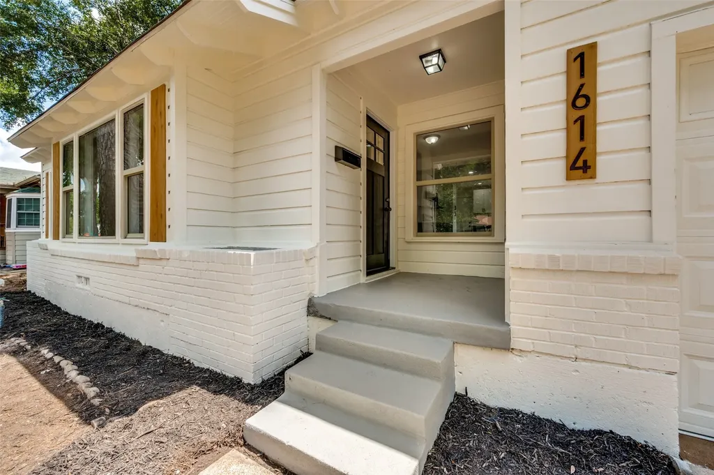 1614 W 3rd Street Irving TX 75060