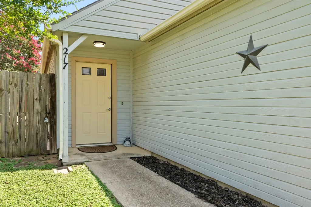 217 Teakwood Lane Lewisville TX 75067