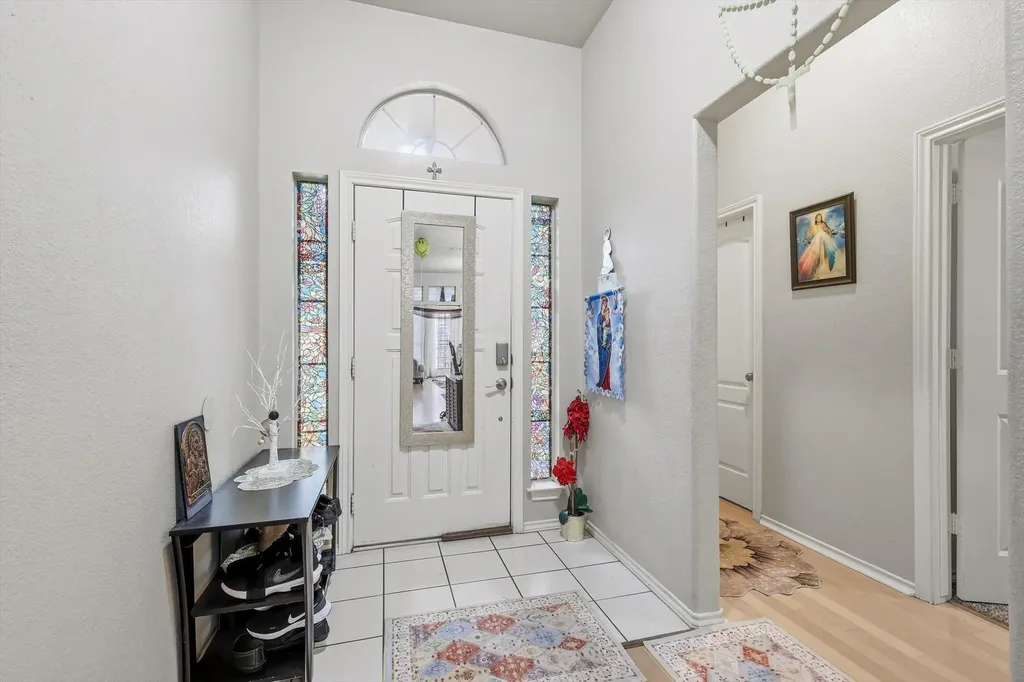 2988 Thames Trail Fort Worth TX 76118