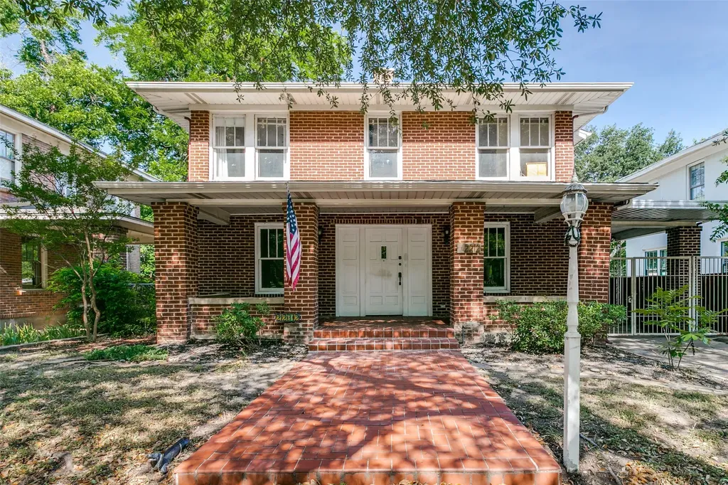 2212 Lipscomb Street Fort Worth TX 76110