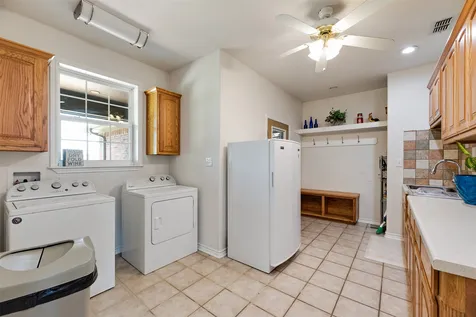 3188 Us Highway 82 Bells TX 75414