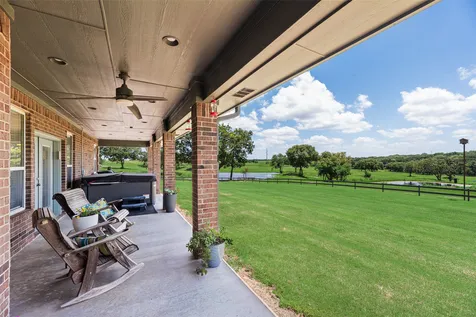 3188 Us Highway 82 Bells TX 75414