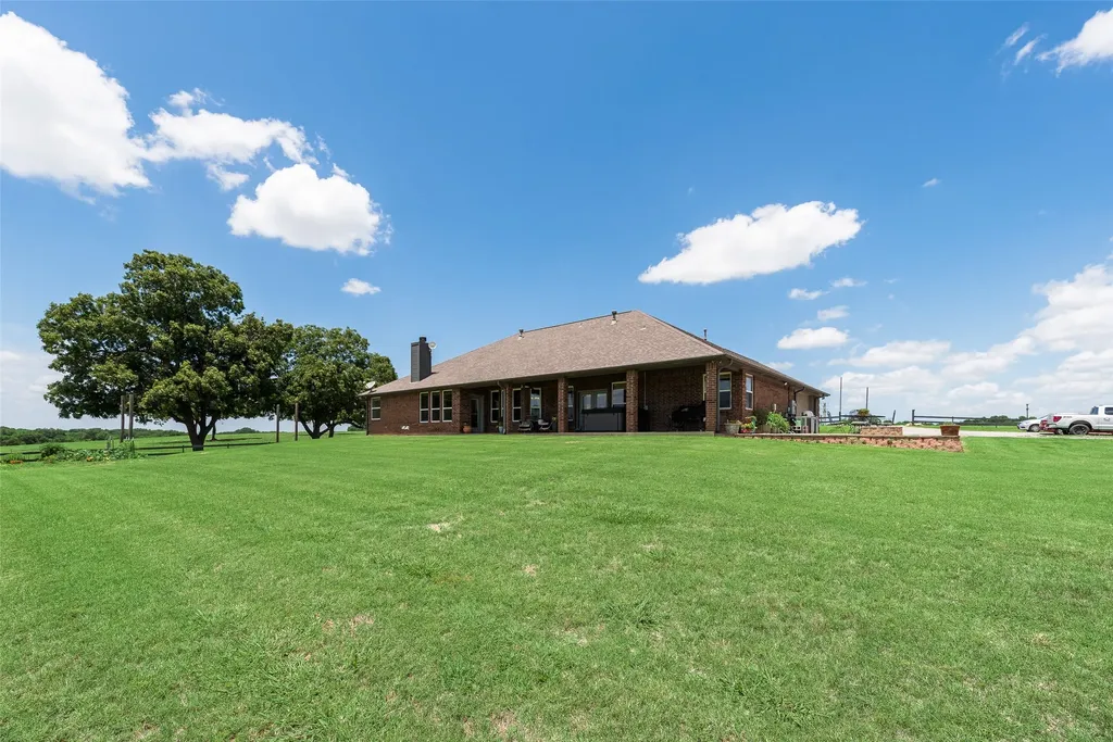 3188 Us-82 Bells TX 75414