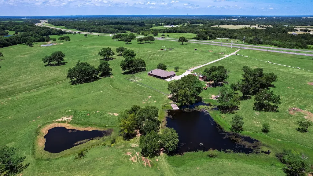 3188 Us-82 Bells TX 75414