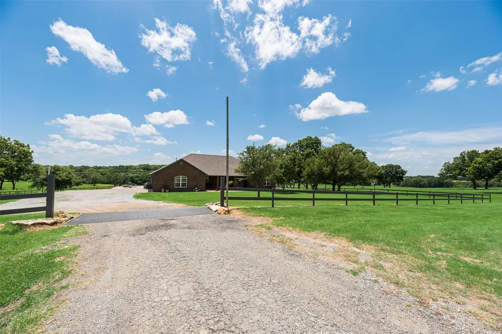 3188 Us-82 Bells TX 75414