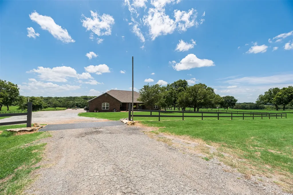 3188 Us-82 Bells TX 75414