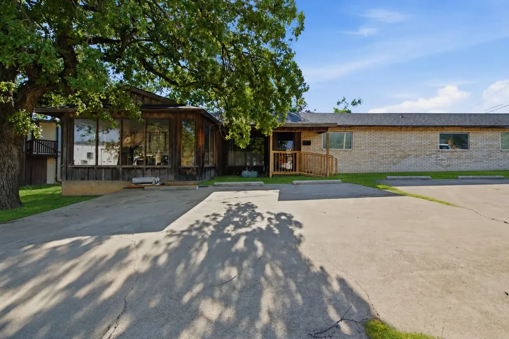 711 W Commerce Street Eastland TX 76448