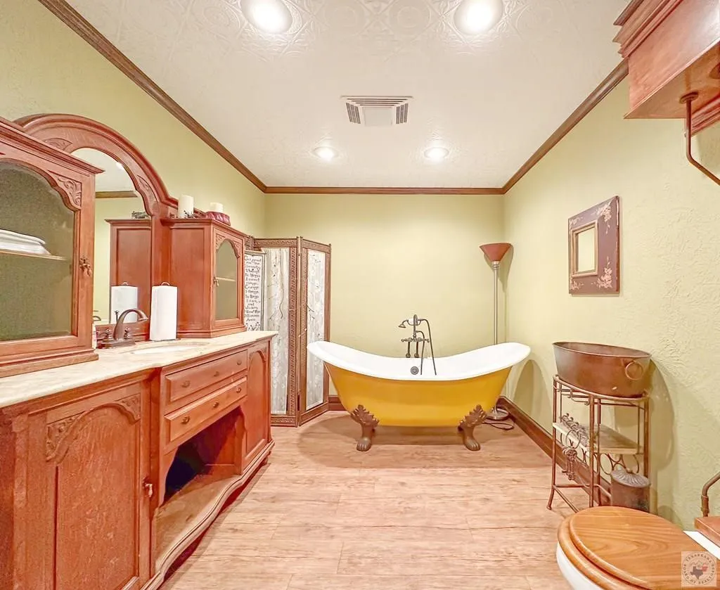 101 Runnels De Kalb TX 75559