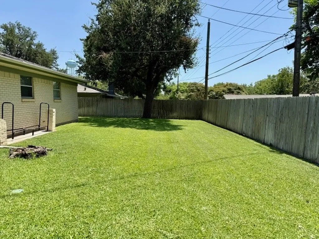 3820 Sagebrush Road Benbrook TX 76116