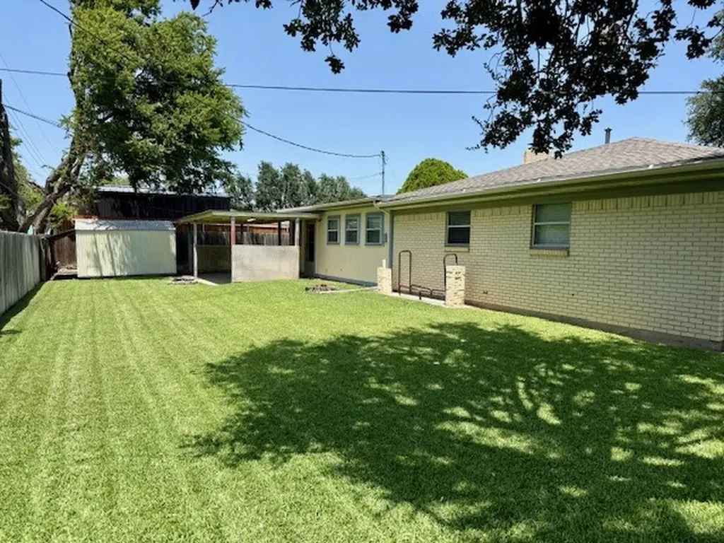 3820 Sagebrush Road Benbrook TX 76116